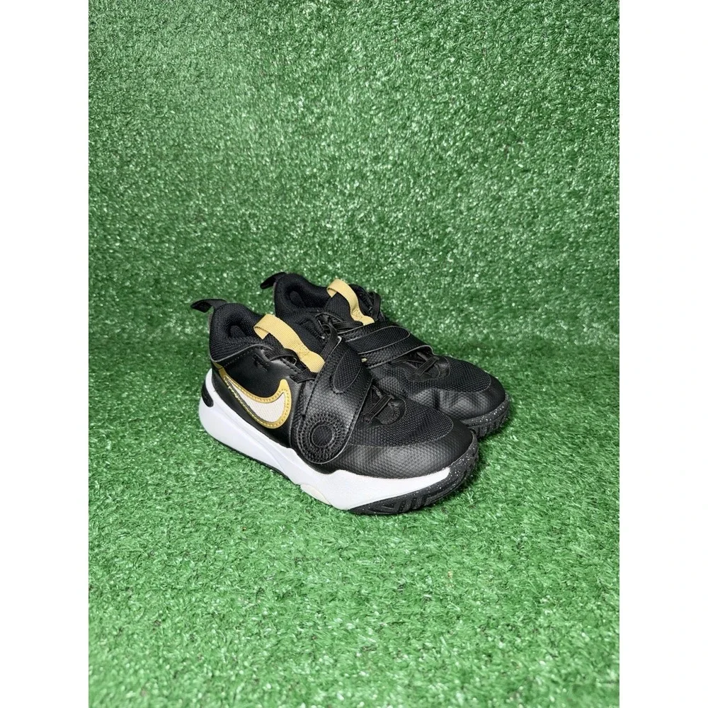 Nike Team Hustle D 11 Toddler Kid Size 13.5C Black Gold Casual Walking Sneakers